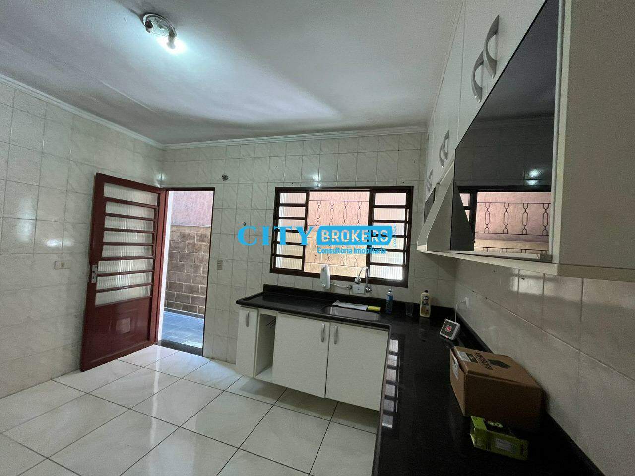 Casa para alugar com 2 quartos, 140m² - Foto 14