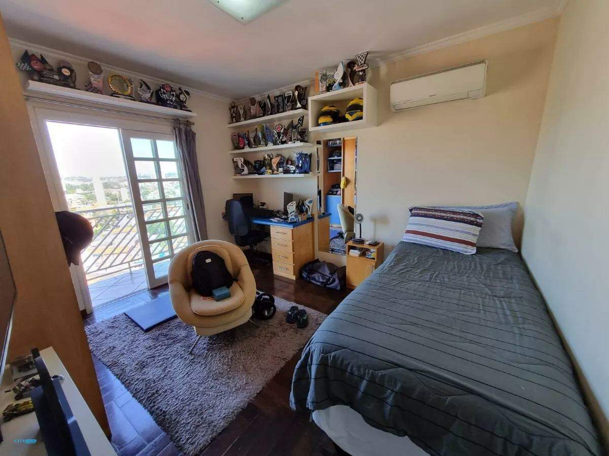 Sobrado à venda com 4 quartos, 200m² - Foto 15