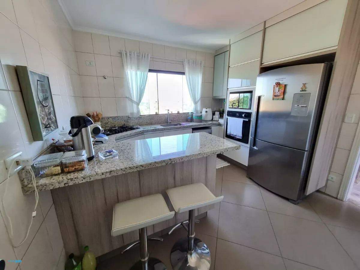 Sobrado à venda com 4 quartos, 200m² - Foto 14