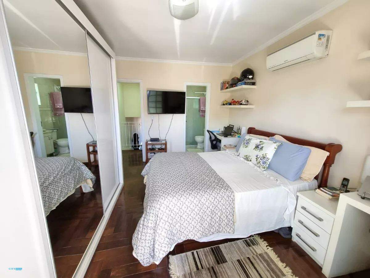 Sobrado à venda com 4 quartos, 200m² - Foto 12