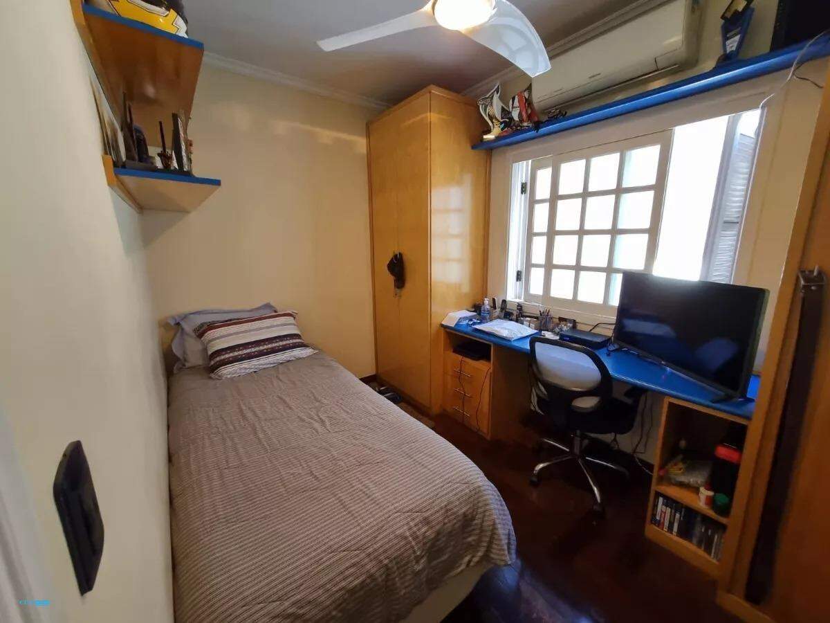 Sobrado à venda com 4 quartos, 200m² - Foto 11