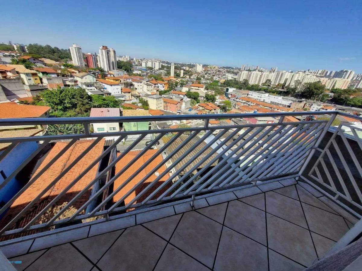 Sobrado à venda com 4 quartos, 200m² - Foto 1