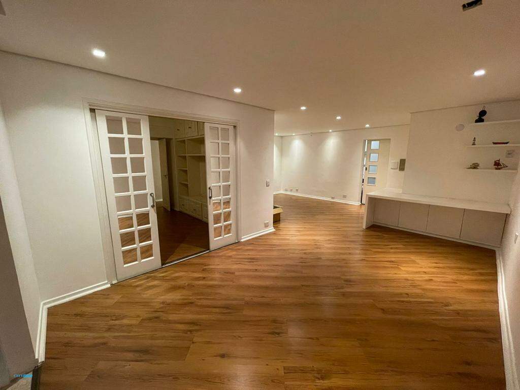 Apartamento à venda com 3 quartos, 126m² - Foto 2