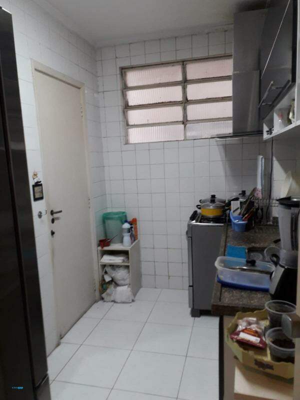 Apartamento à venda com 2 quartos, 75m² - Foto 17