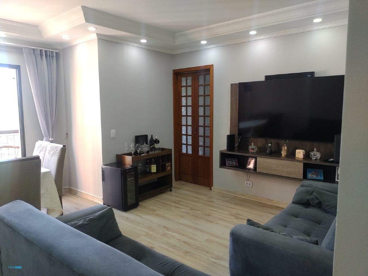 Apartamento à venda com 3 quartos, 76m² - Foto 2