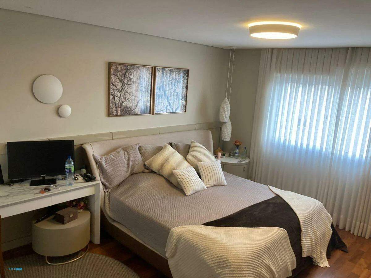 Apartamento à venda com 4 quartos, 202m² - Foto 15