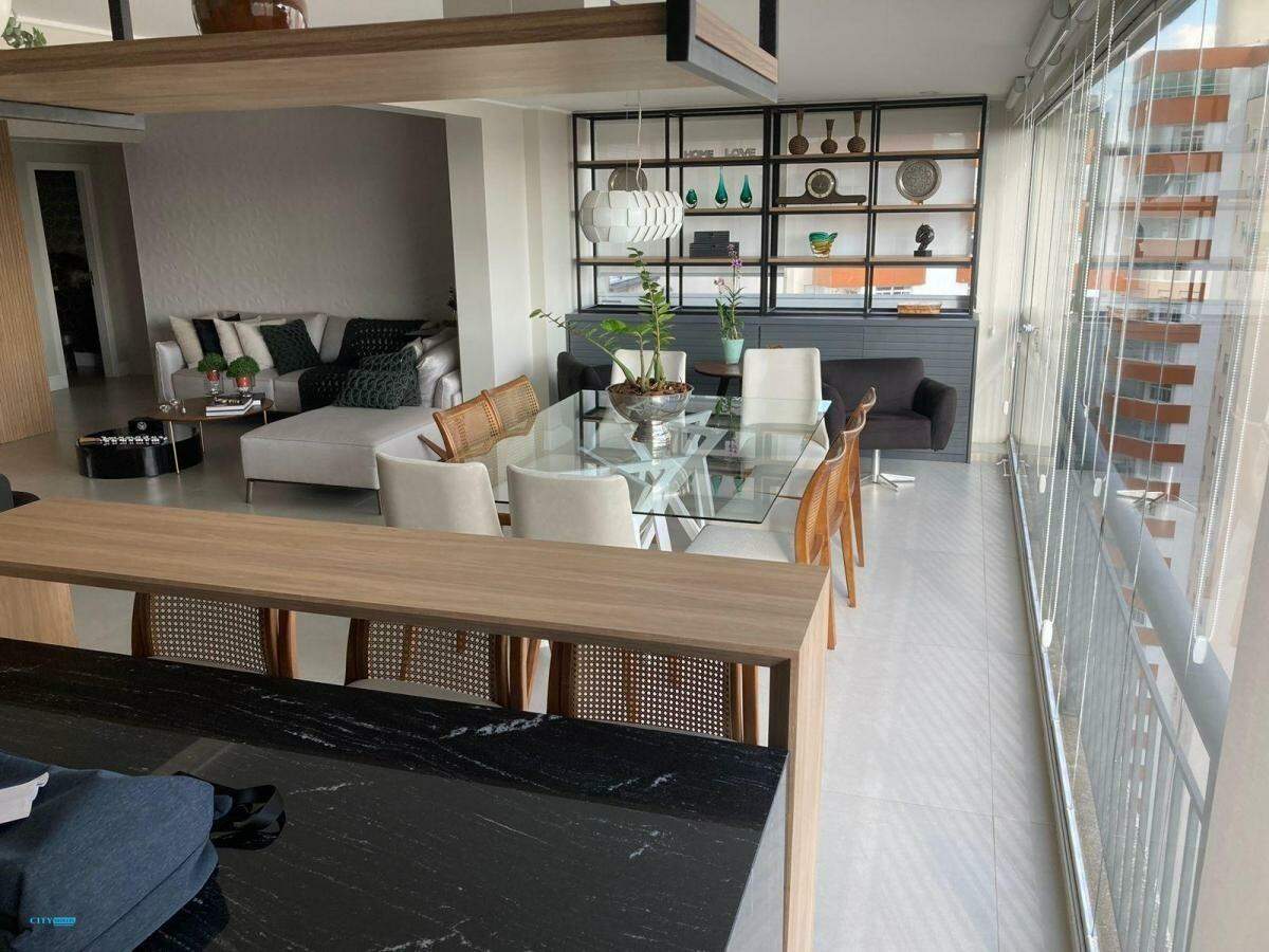 Apartamento à venda com 4 quartos, 202m² - Foto 4