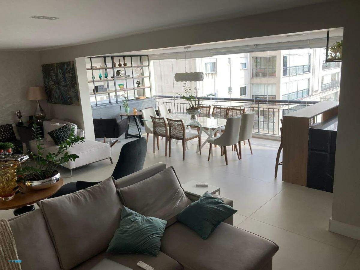 Apartamento à venda com 4 quartos, 202m² - Foto 1