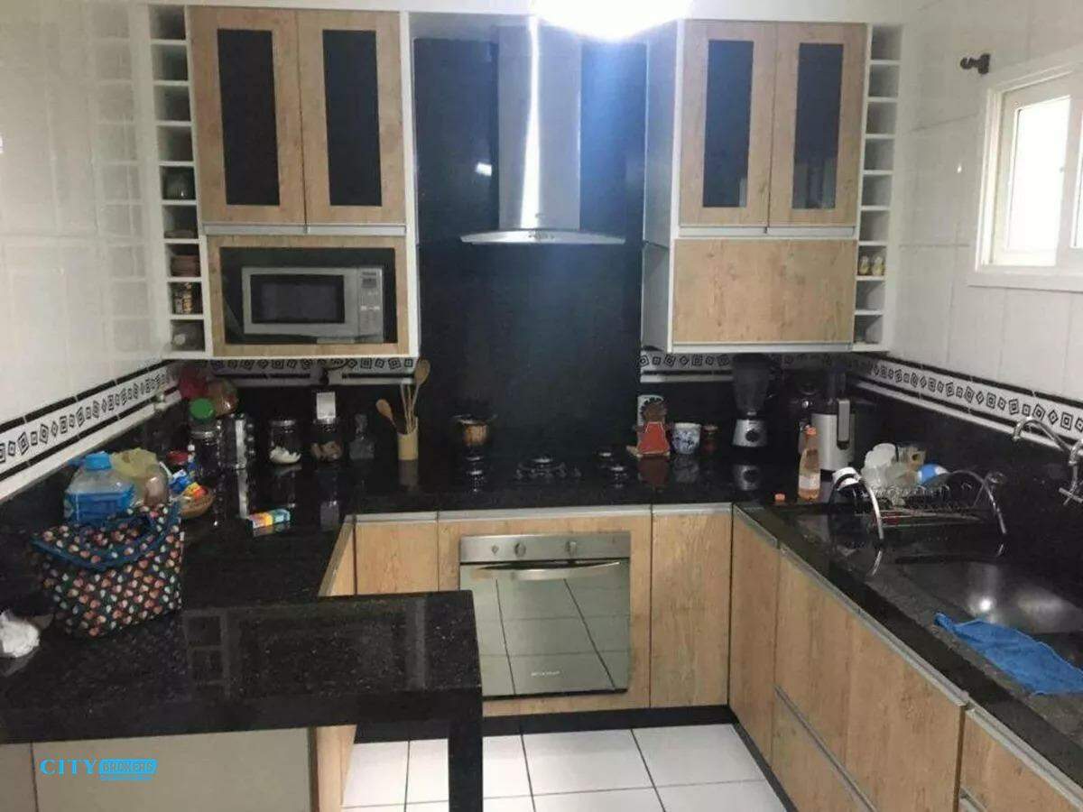 Sobrado à venda com 3 quartos, 200m² - Foto 9