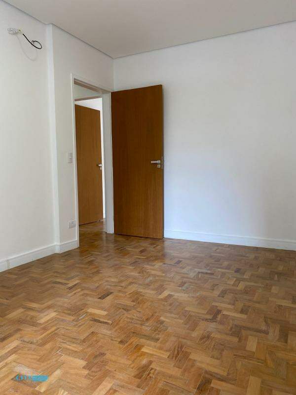 Apartamento à venda com 3 quartos, 123m² - Foto 2