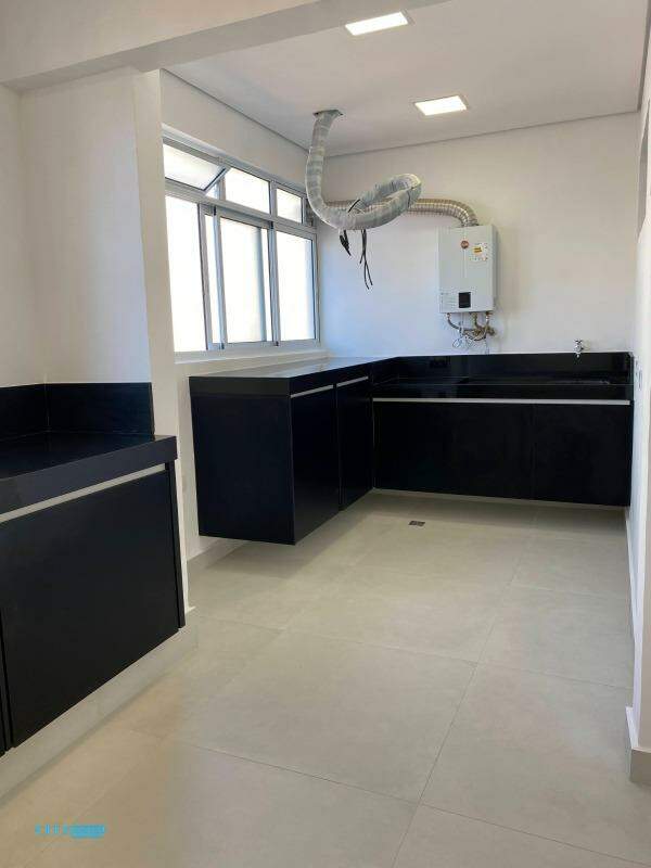 Apartamento à venda com 3 quartos, 123m² - Foto 17