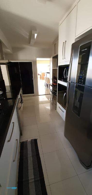 Apartamento à venda com 3 quartos, 183m² - Foto 6