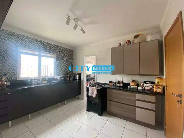 Apartamento à venda com 3 quartos, 150m² - Foto 3