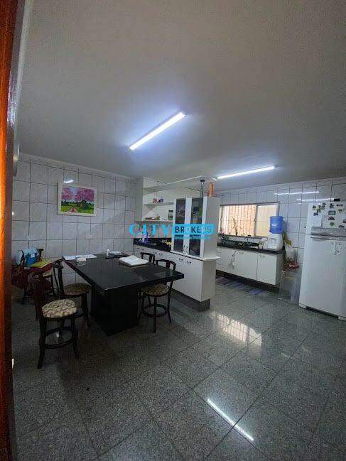 Casa à venda com 3 quartos, 280m² - Foto 9