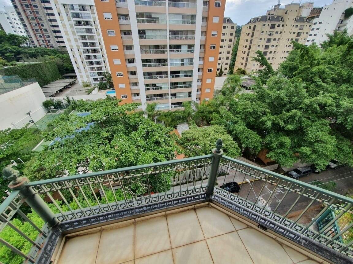 Apartamento à venda com 3 quartos, 137m² - Foto 5