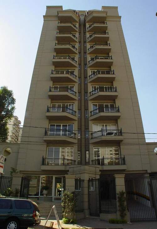 Apartamento à venda com 3 quartos, 137m² - Foto 2