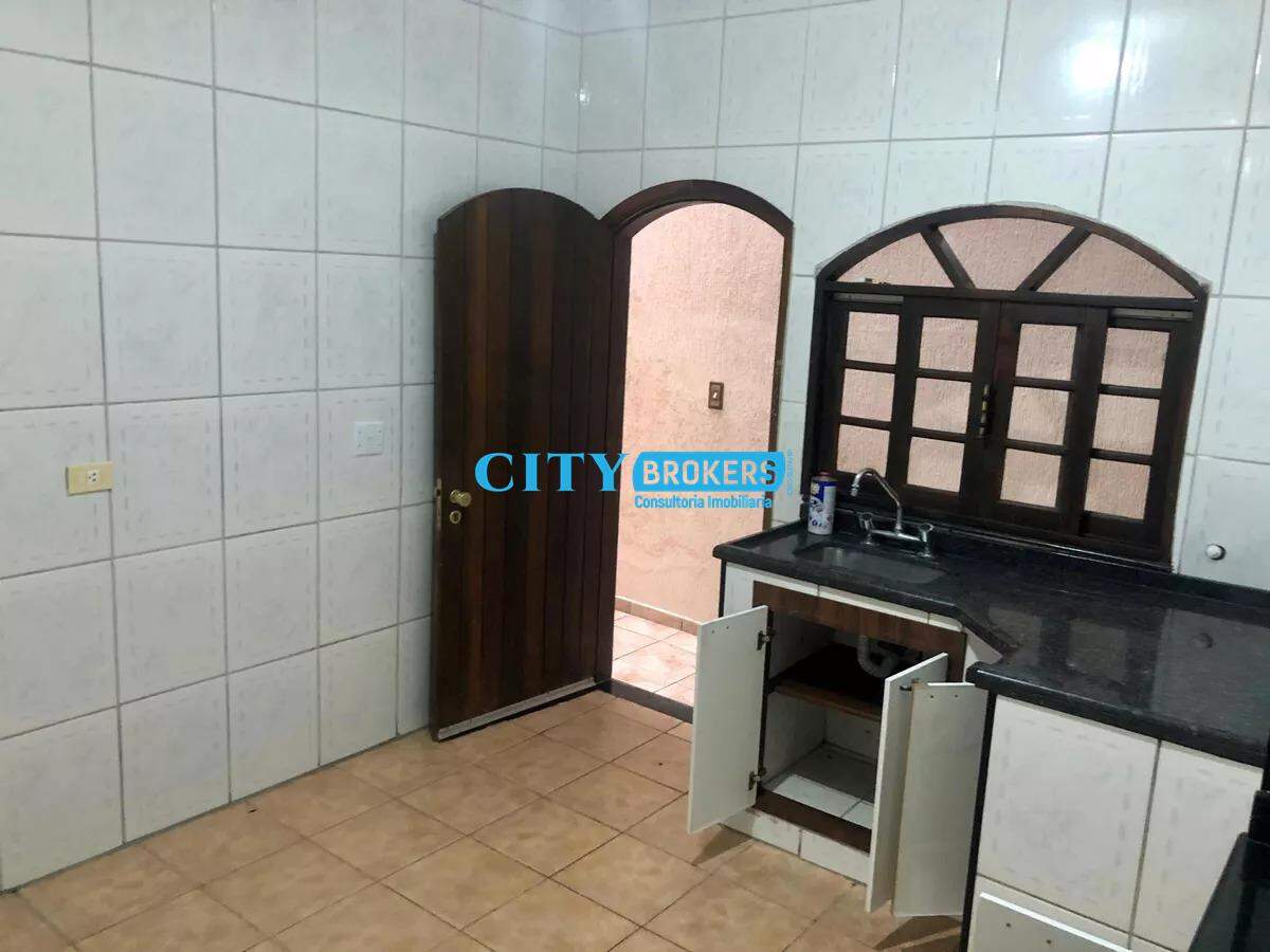 Casa para alugar com 4 quartos, 260m² - Foto 2