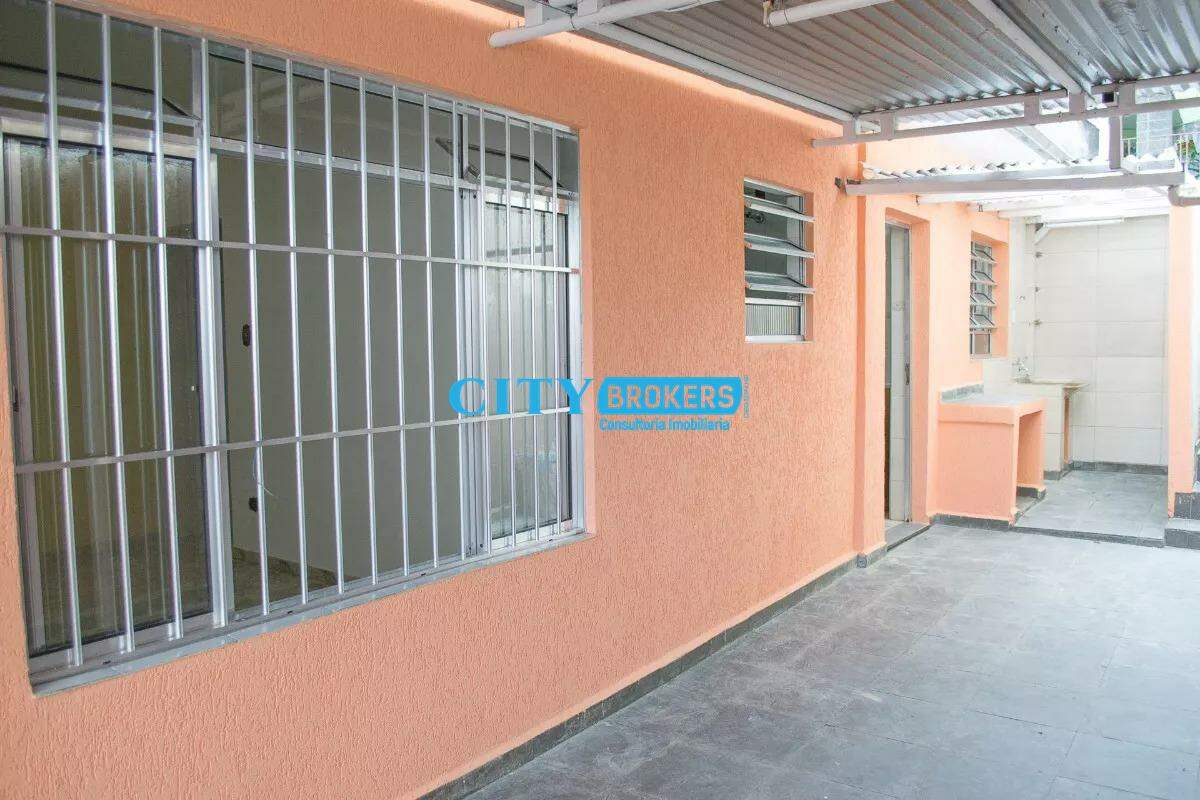 Sobrado à venda com 4 quartos, 240m² - Foto 2