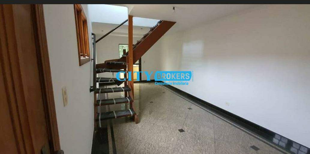 Sobrado à venda com 3 quartos, 170m² - Foto 1