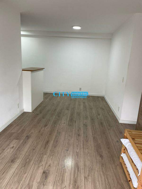 Apartamento à venda com 3 quartos, 80m² - Foto 2