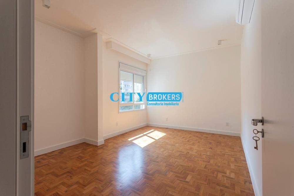 Apartamento à venda com 3 quartos, 209m² - Foto 8