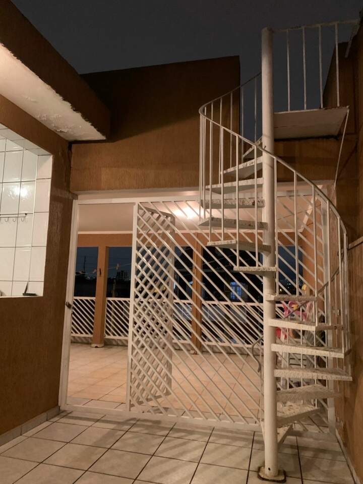 Sobrado à venda com 4 quartos, 250m² - Foto 2