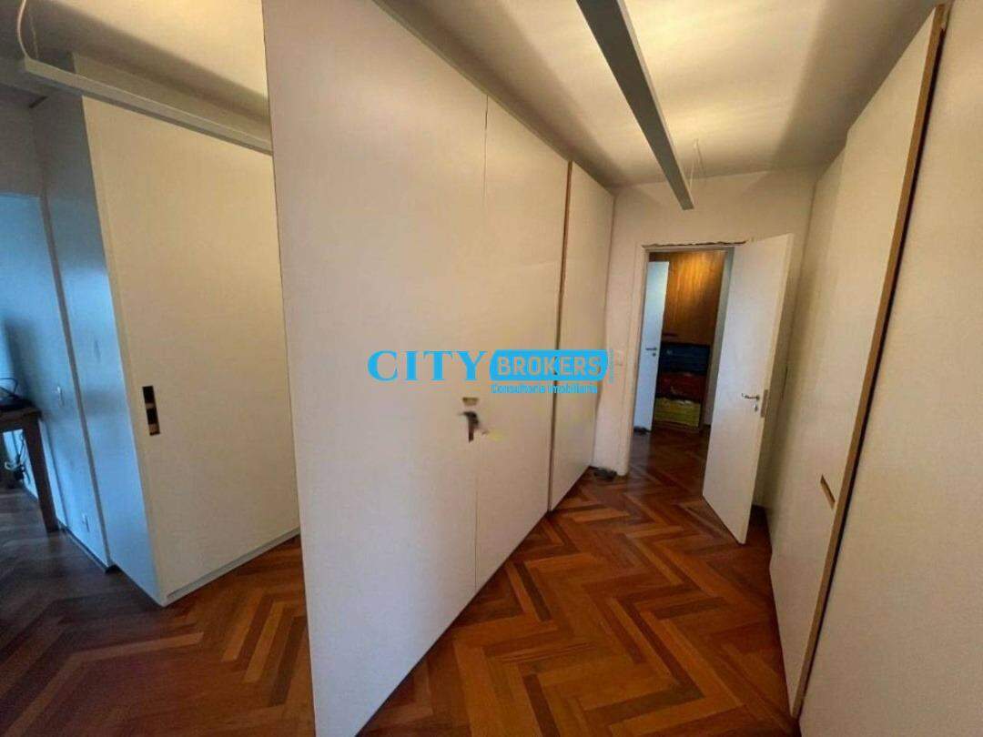 Apartamento à venda com 4 quartos, 227m² - Foto 11