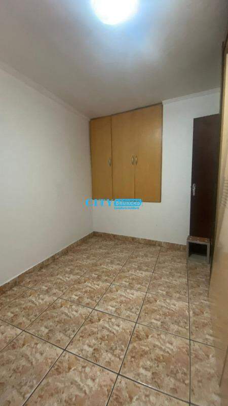 Casa para alugar com 4 quartos, 240m² - Foto 11