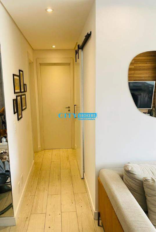 Apartamento à venda com 2 quartos, 70m² - Foto 2