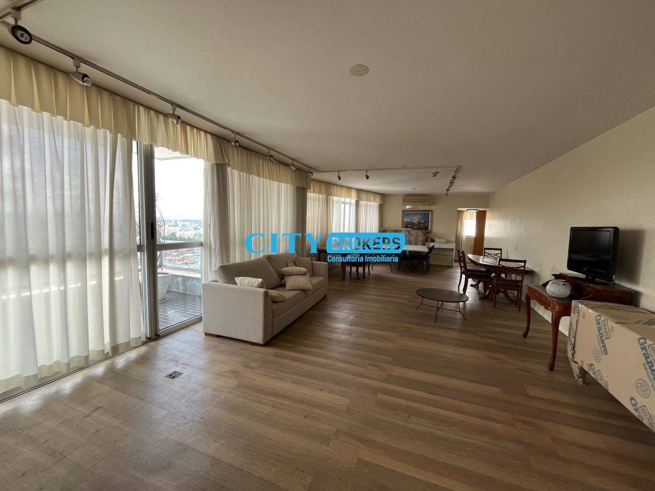 Apartamento à venda com 4 quartos, 300m² - Foto 1