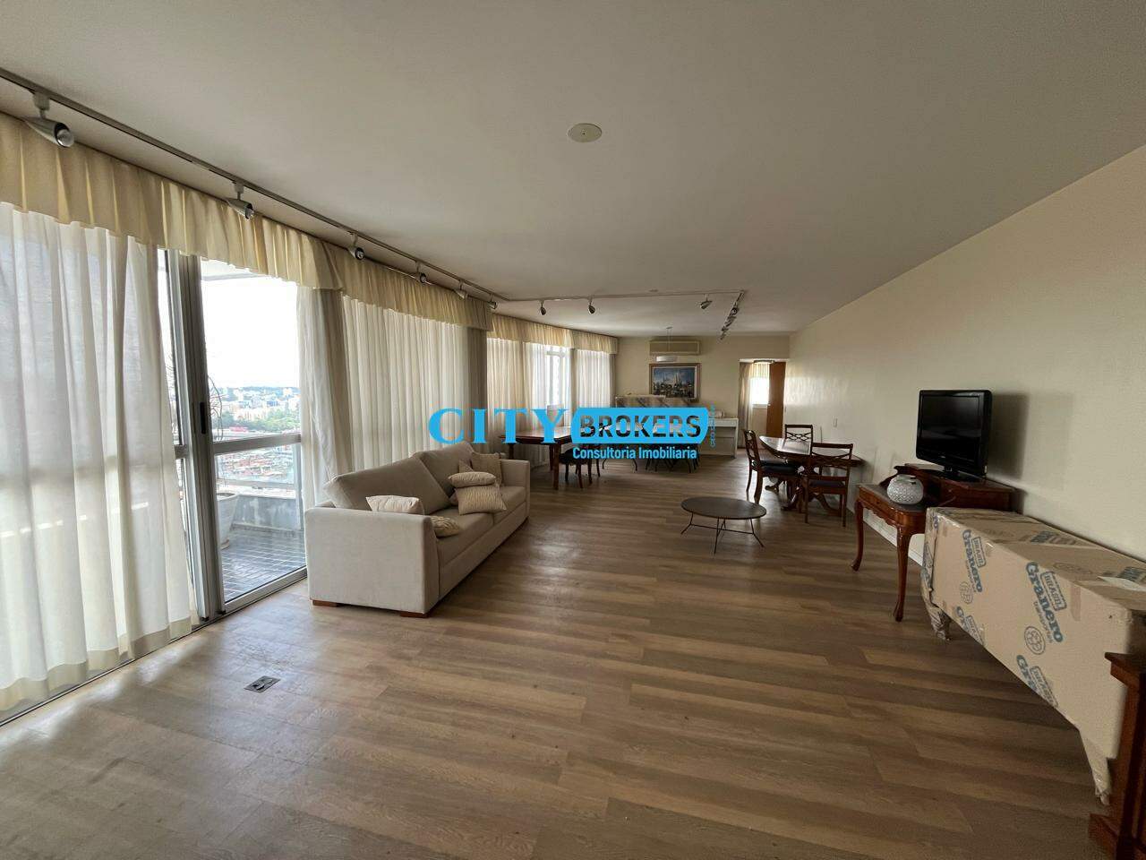 Apartamento à venda com 4 quartos, 300m² - Foto 2