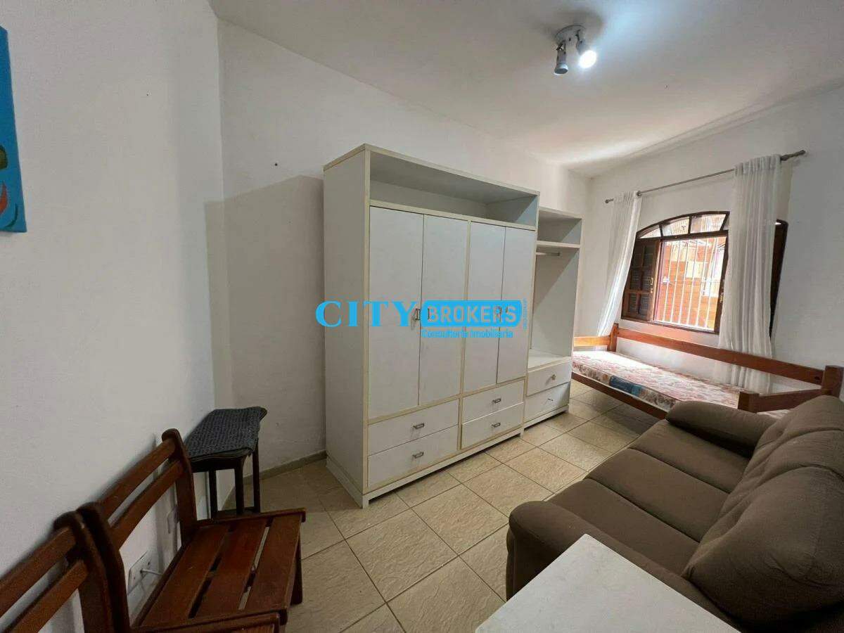 Casa à venda com 3 quartos, 241m² - Foto 11