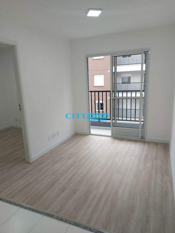 Apartamento à venda com 2 quartos, 42m² - Foto 2