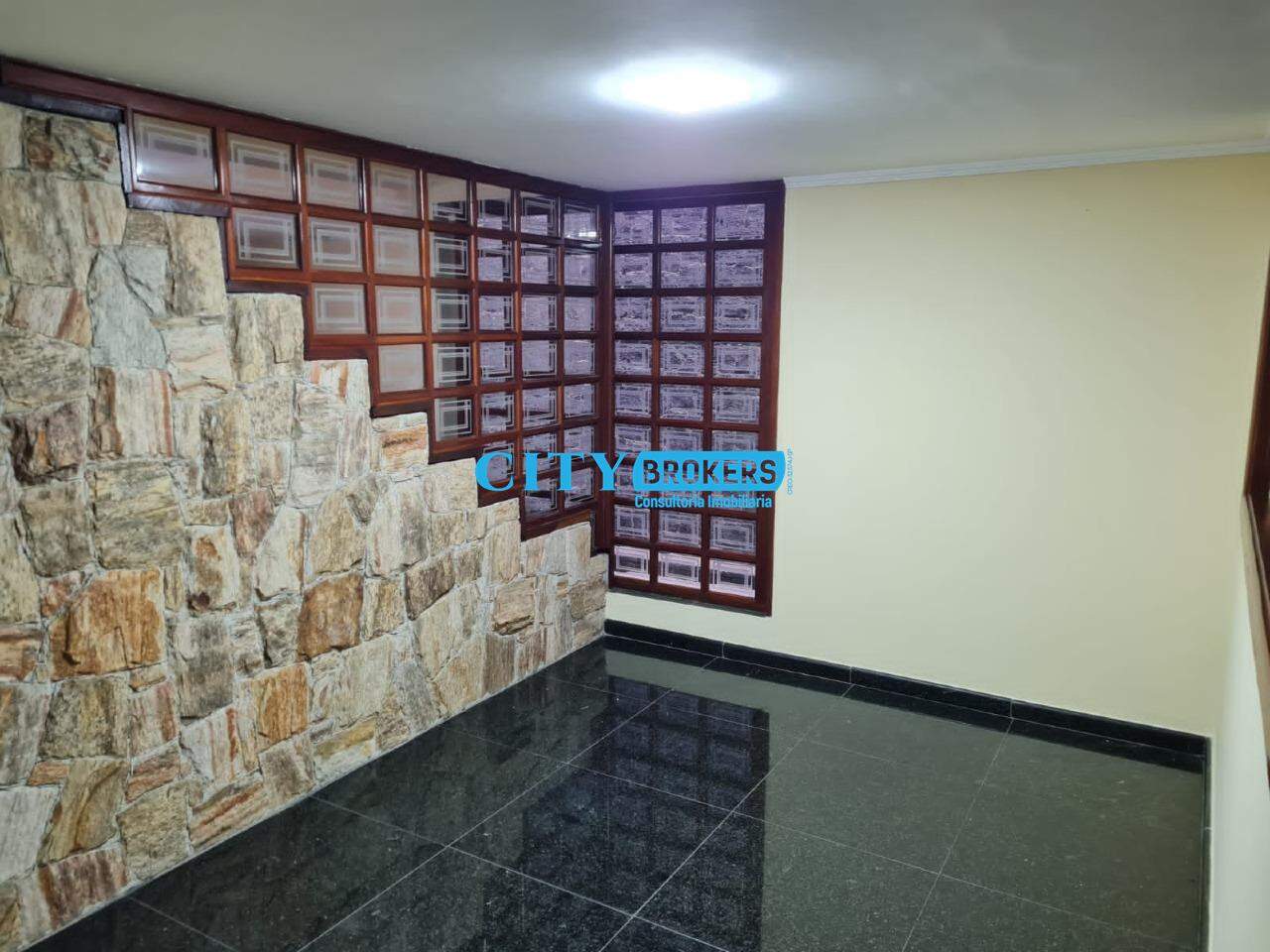 Sobrado à venda com 3 quartos, 276m² - Foto 2