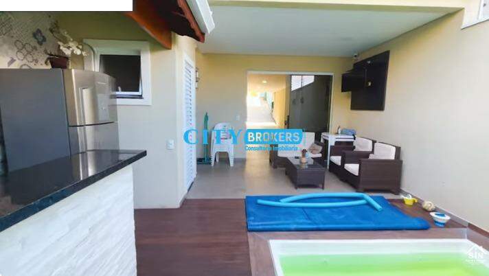 Casa à venda com 3 quartos, 228m² - Foto 3