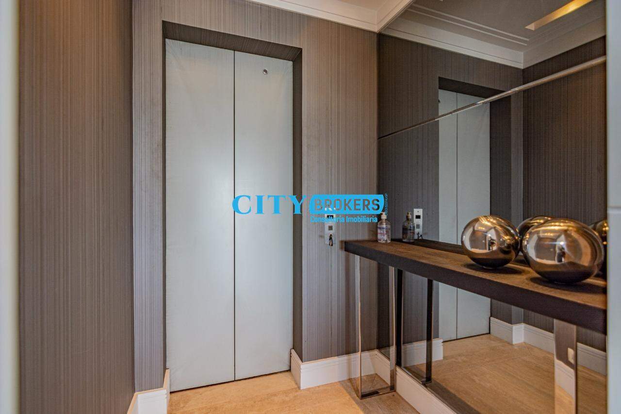 Apartamento para alugar com 4 quartos, 206m² - Foto 17