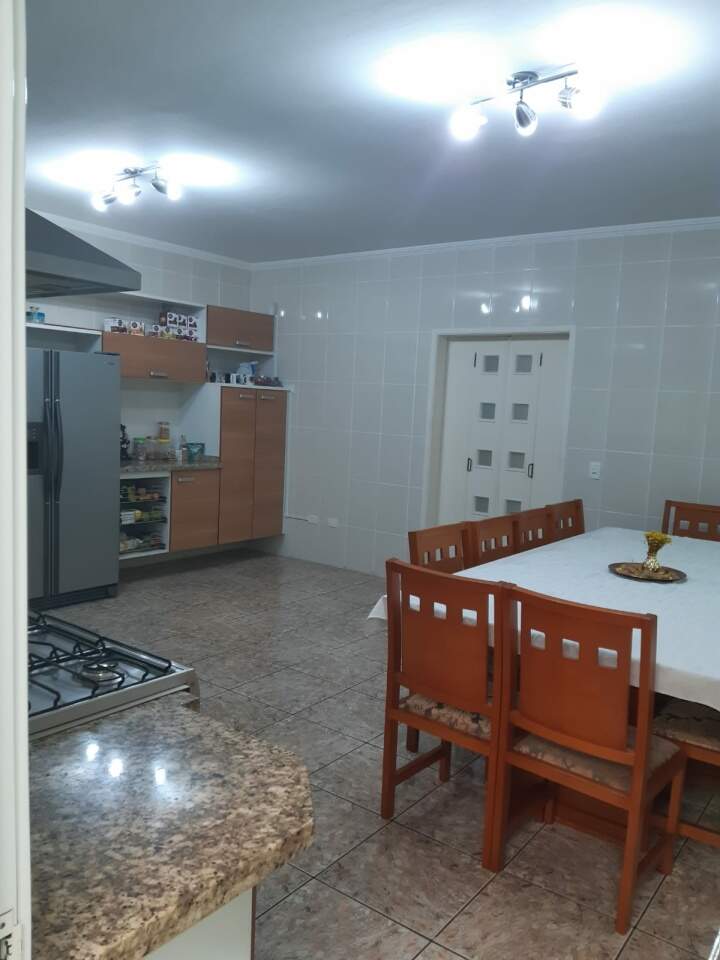 Casa à venda com 3 quartos, 258m² - Foto 1