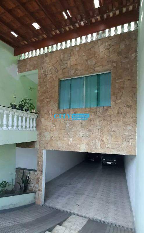 Sobrado à venda com 2 quartos, 150m² - Foto 1