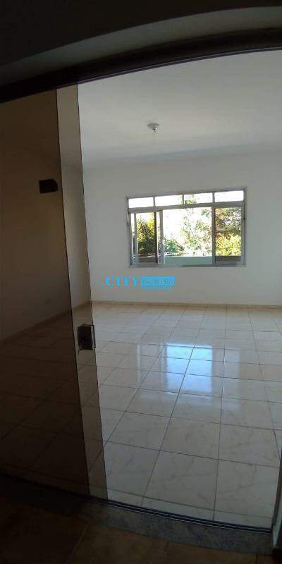 Sobrado à venda com 4 quartos, 250m² - Foto 14