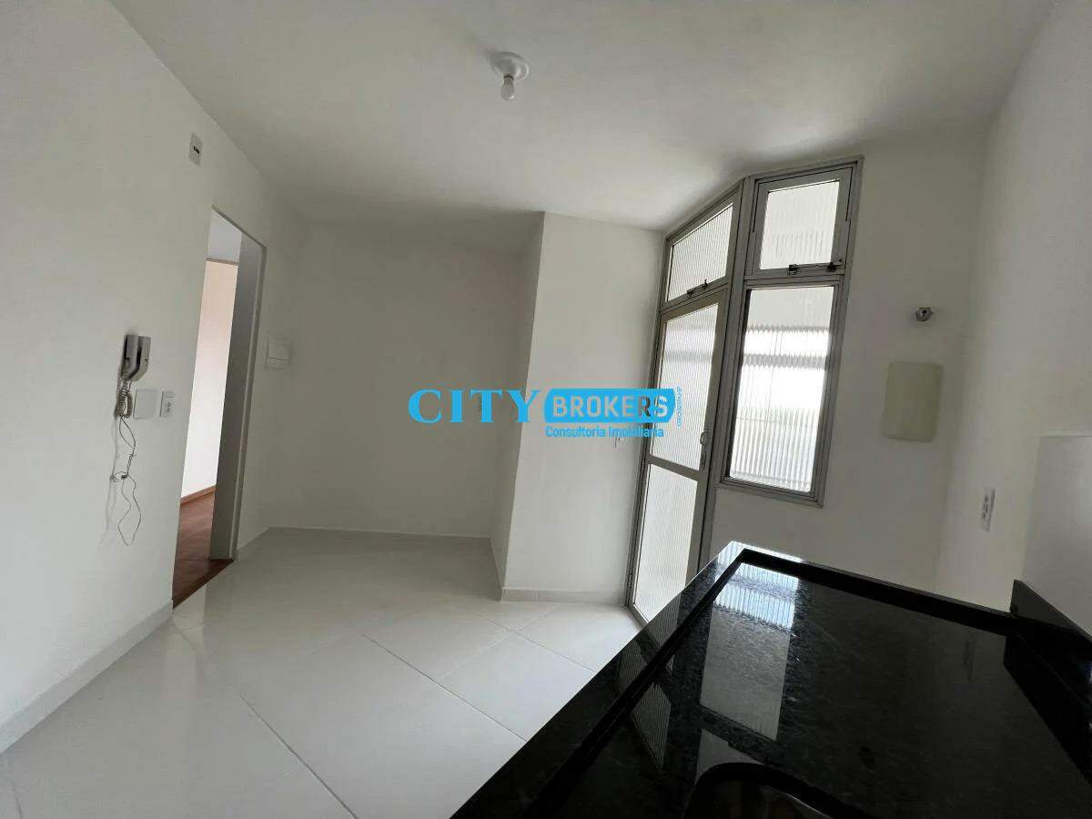 Apartamento à venda com 2 quartos, 62m² - Foto 5