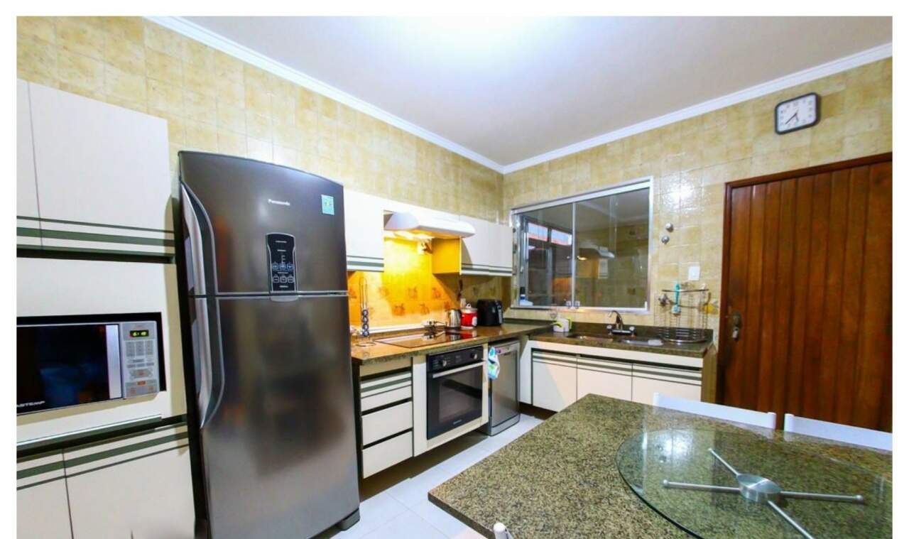 Casa para alugar com 5 quartos, 370m² - Foto 12