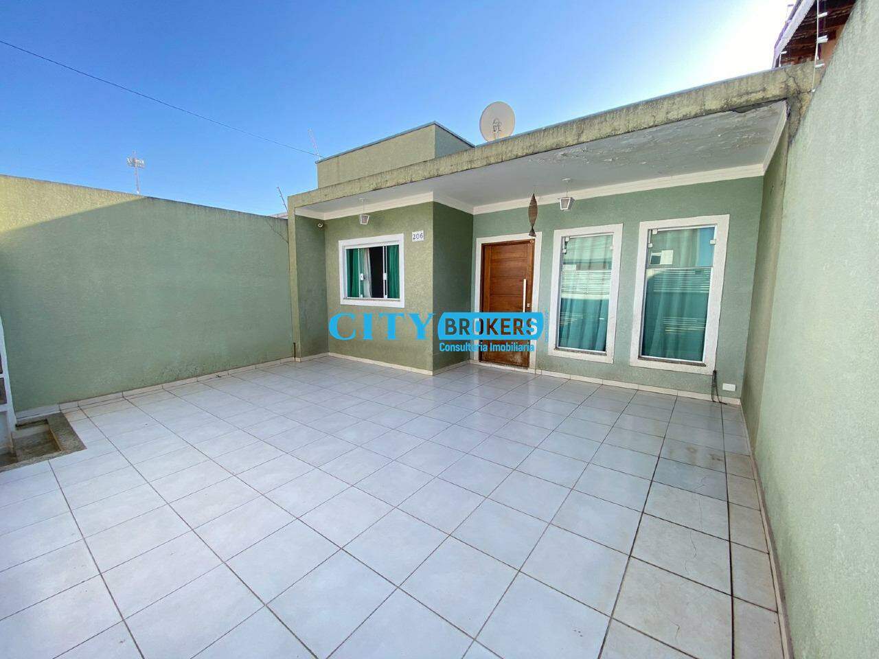 Casa à venda com 3 quartos, 100m² - Foto 1