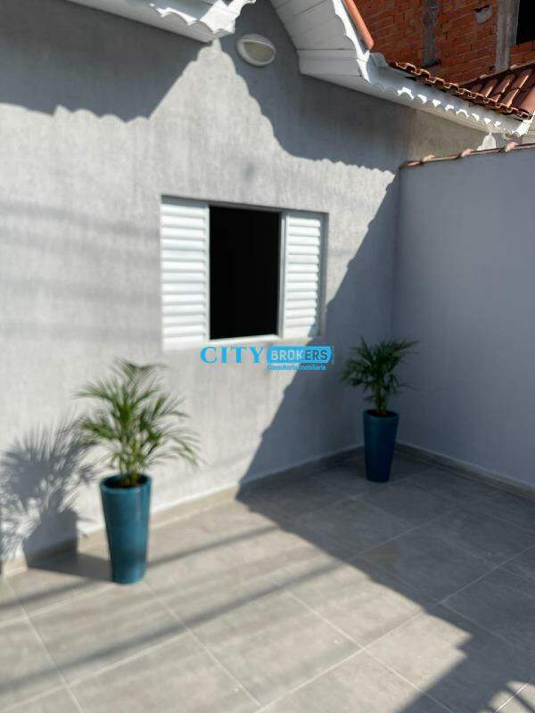 Casa à venda com 2 quartos, 70m² - Foto 2