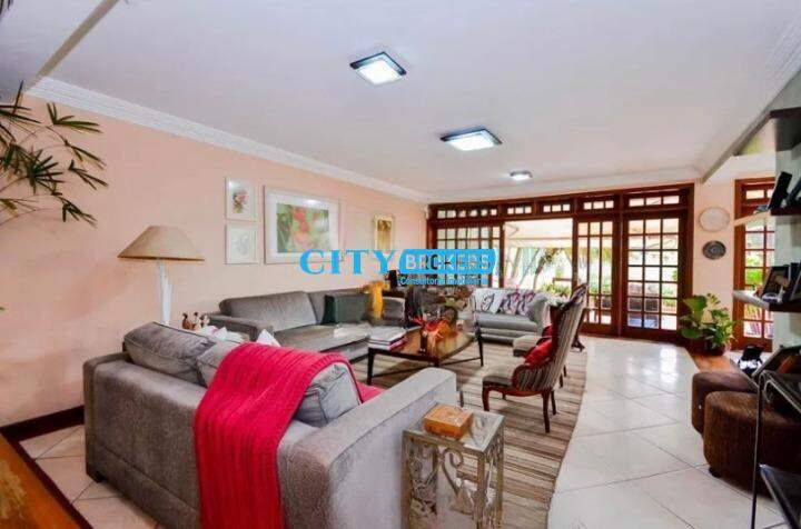 Casa à venda com 3 quartos, 600m² - Foto 2