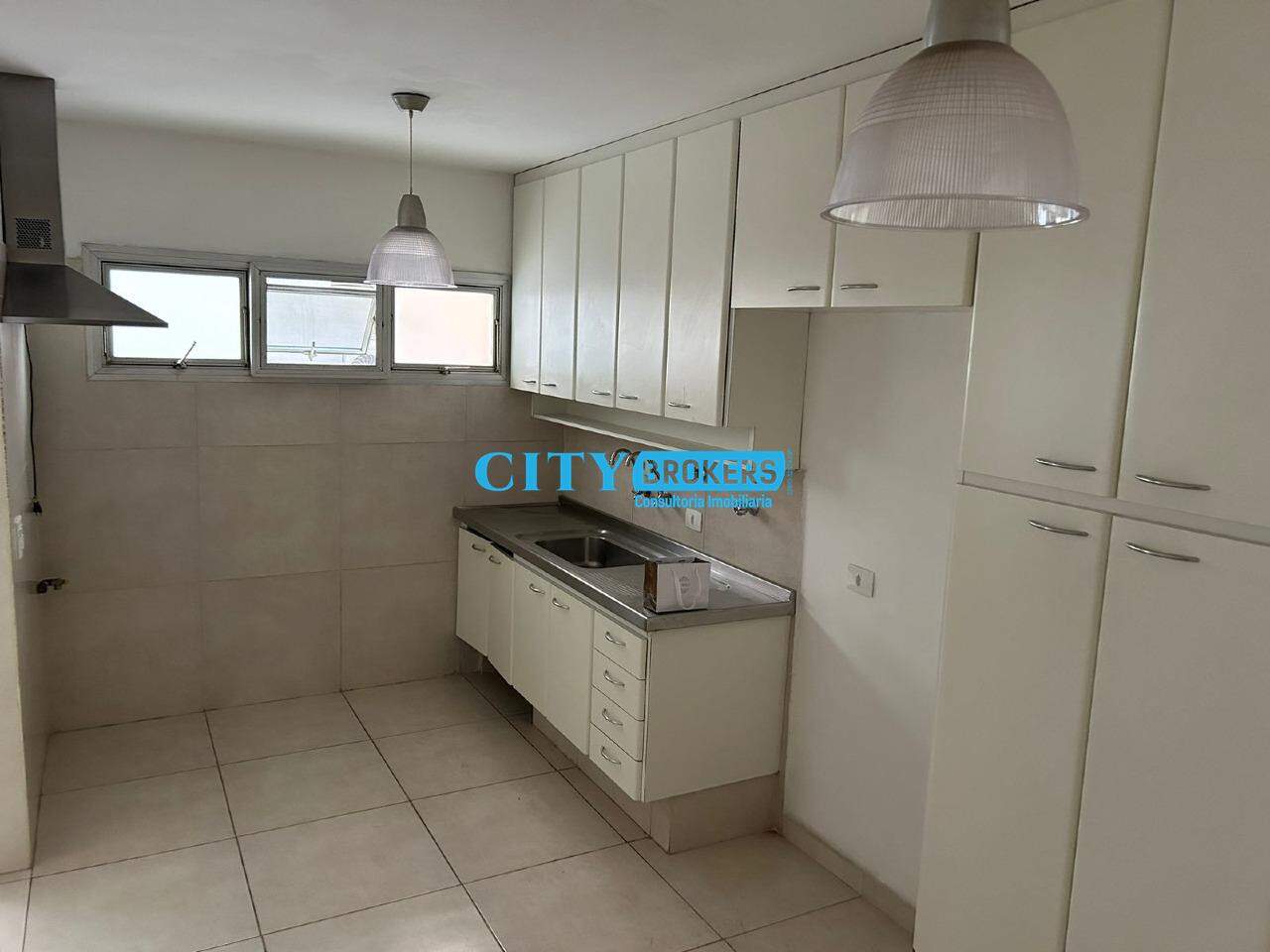 Apartamento para alugar com 3 quartos, 140m² - Foto 18