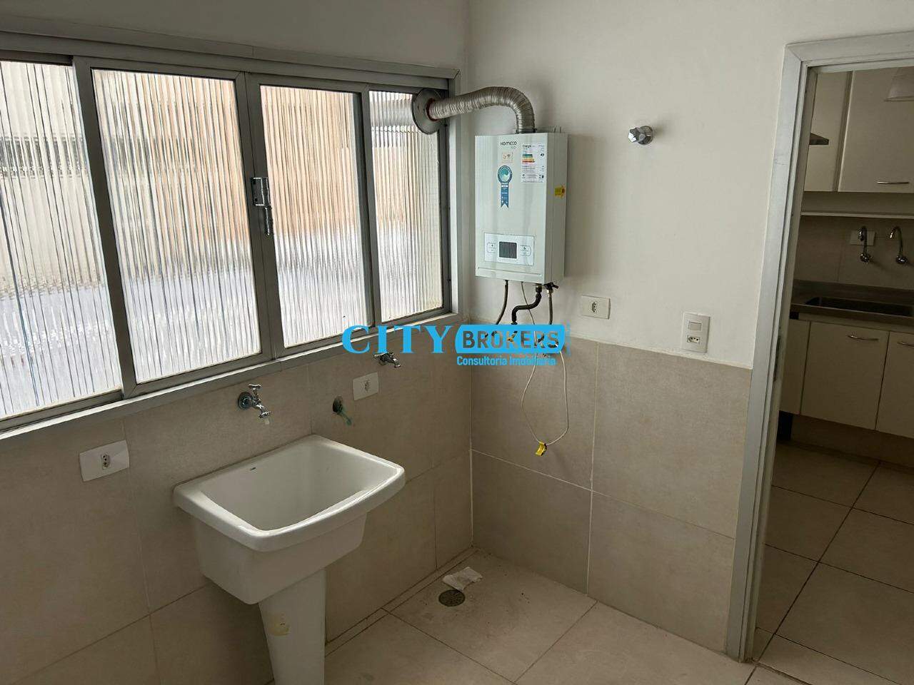 Apartamento para alugar com 3 quartos, 140m² - Foto 15