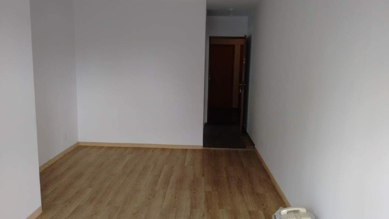 Apartamento à venda com 3 quartos, 75m² - Foto 4