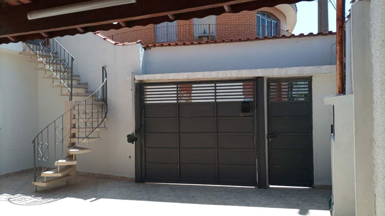 Sobrado à venda com 3 quartos, 166m² - Foto 1