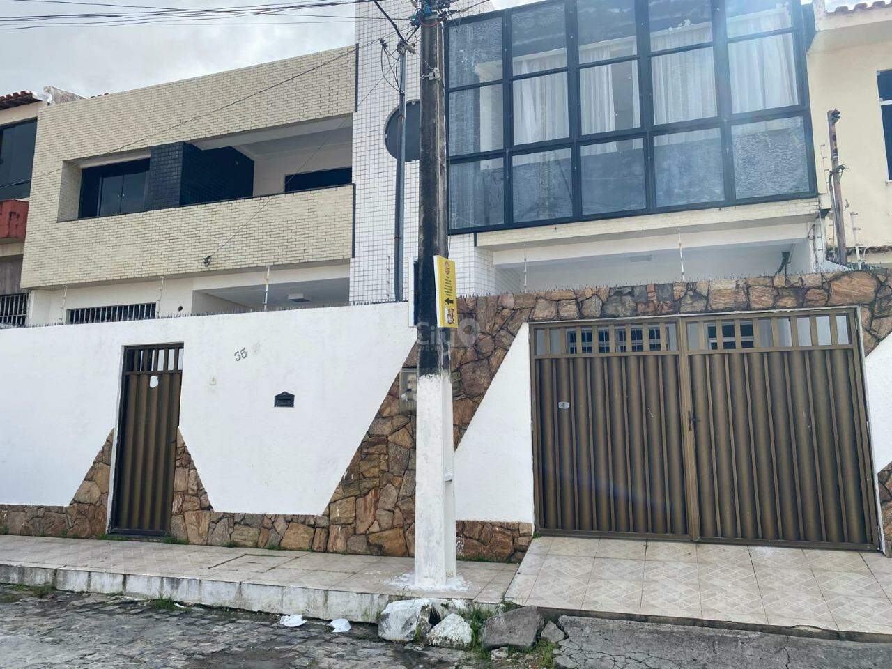 Imóvel Comercial para alugar — Luzia, 5 quartos (3 suítes), 260 m² — foto 1