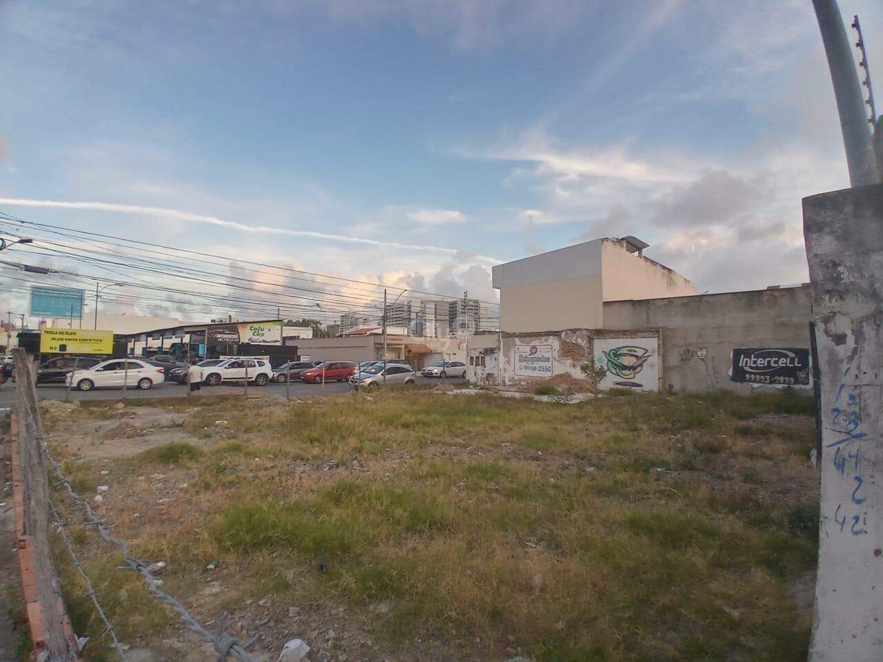 Lote / Terreno de Bairro para alugar — Grageru, 300 m² — foto 3